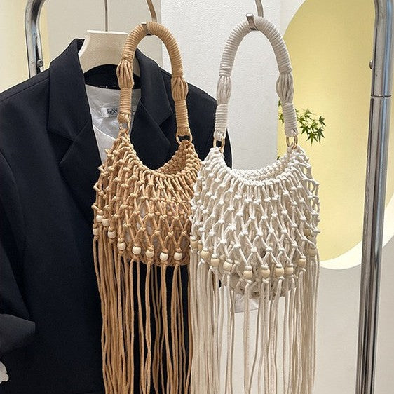 Sari – Gewebte Schultertasche in Makramee-Optik mit Fransen