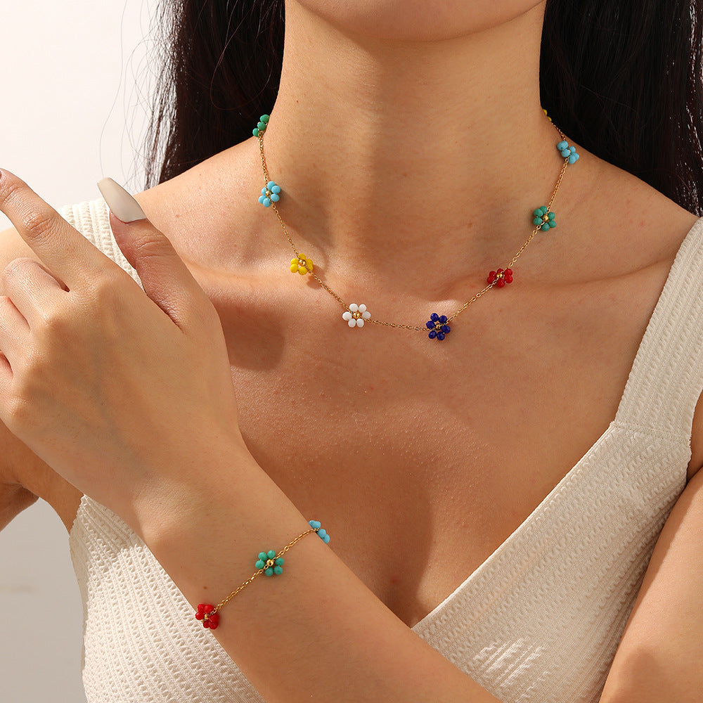 Jolie – Farbenfrohe Taillenkette mit Blumen-Akzenten