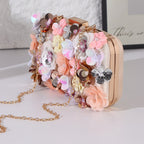 Flora – Bestickte Abendtasche mit Perlen-Details