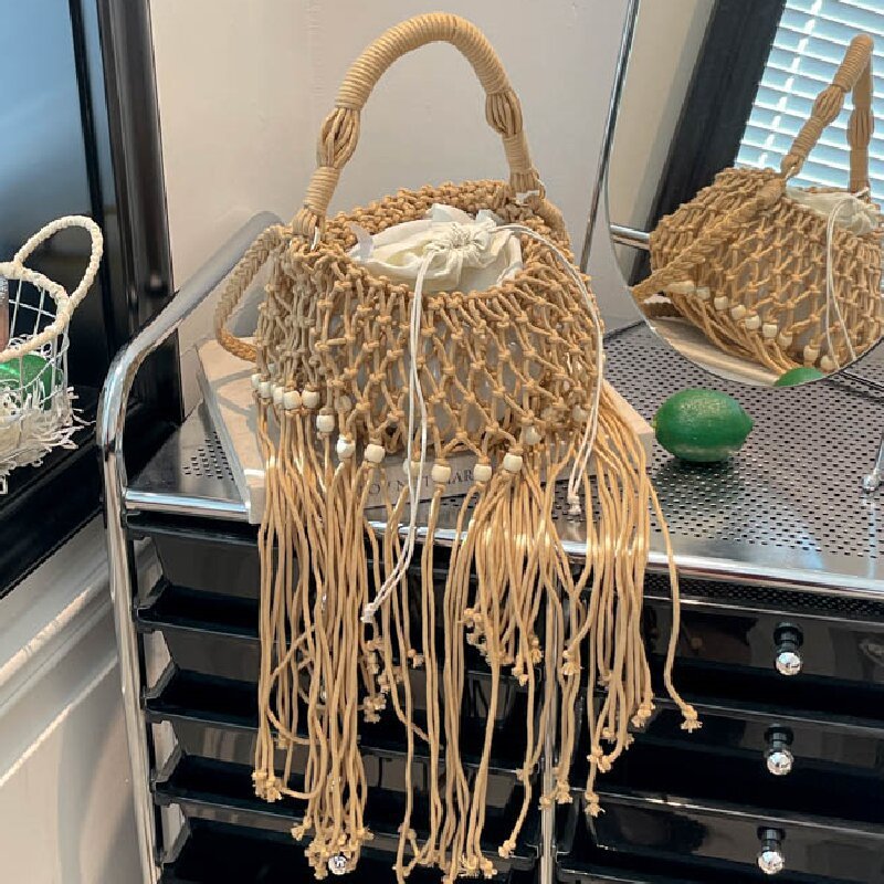 Sari – Gewebte Schultertasche in Makramee-Optik mit Fransen