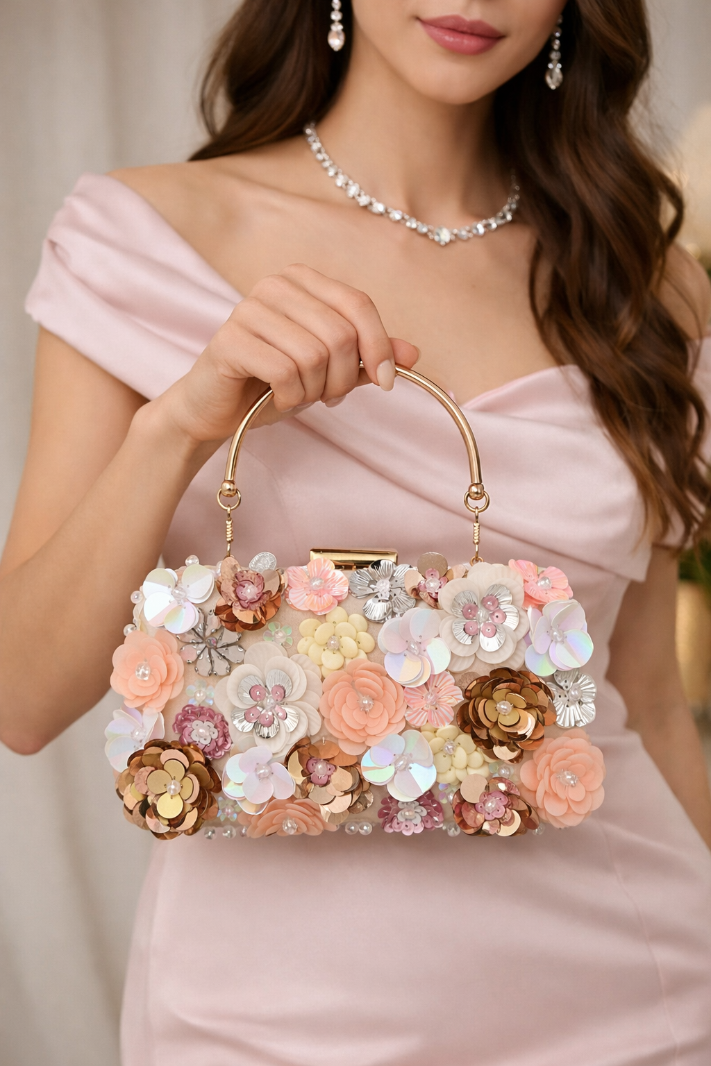 Flora – Bestickte Abendtasche mit Perlen-Details