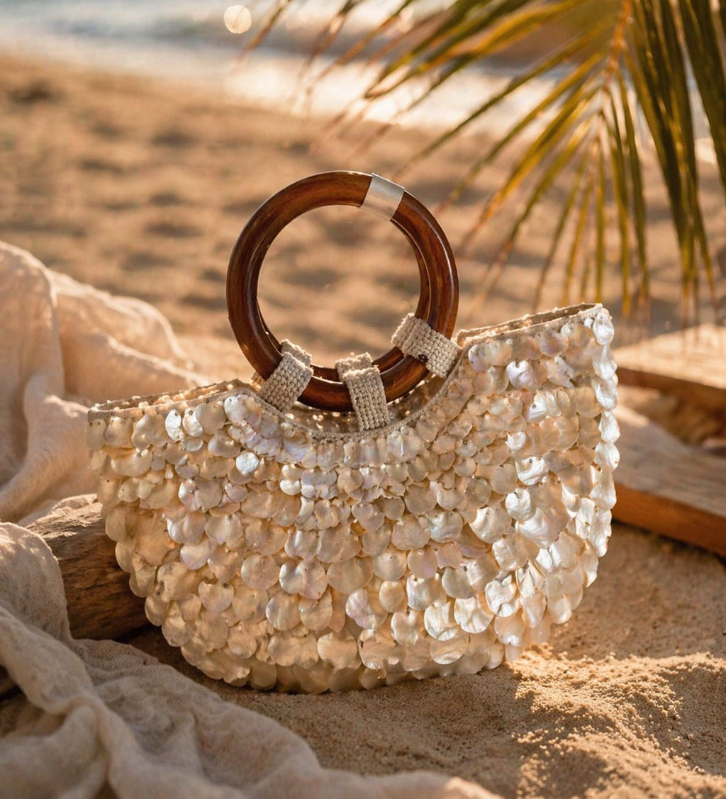 Marina – Elegante Perlmutt-Tasche mit handgefertigten Muschelelementen