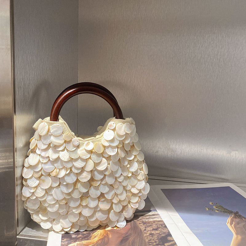 Aurelia – Exklusive Perlmutt-Handtasche in kunstvollem Muschel-Design