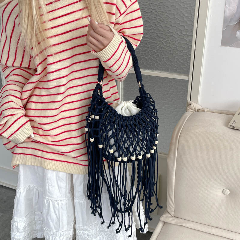 Sari – Gewebte Schultertasche in Makramee-Optik mit Fransen