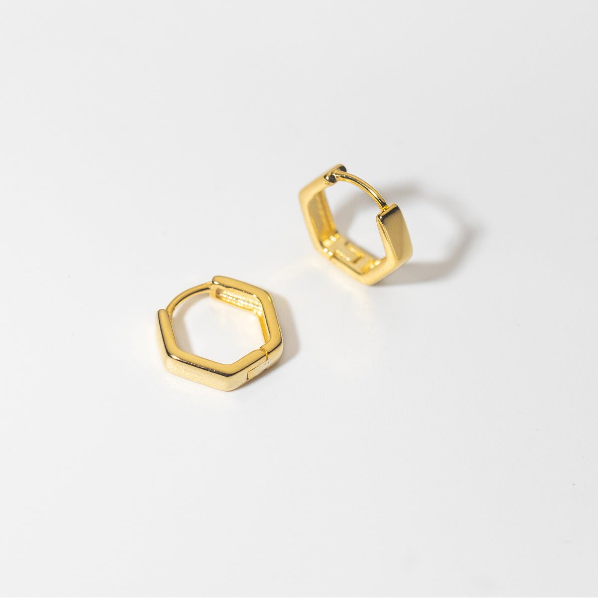 Aveline – Glossy Hexagon-Ohrringe mit luxuriöser Ausstrahlung